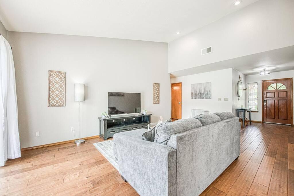Stylish 3Br/2Ba Retreat W/ Pool! Dream Getaway Villa Fresno Eksteriør billede