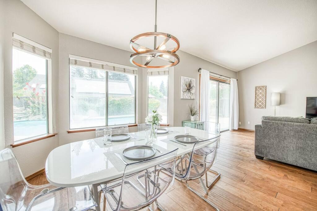 Stylish 3Br/2Ba Retreat W/ Pool! Dream Getaway Villa Fresno Eksteriør billede