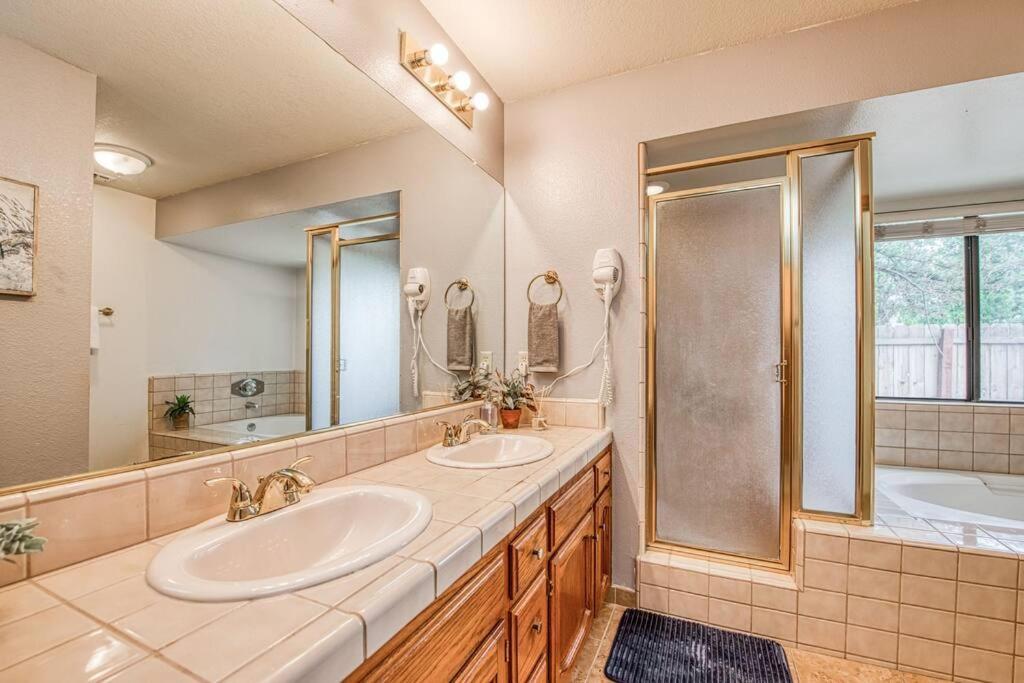 Stylish 3Br/2Ba Retreat W/ Pool! Dream Getaway Villa Fresno Eksteriør billede