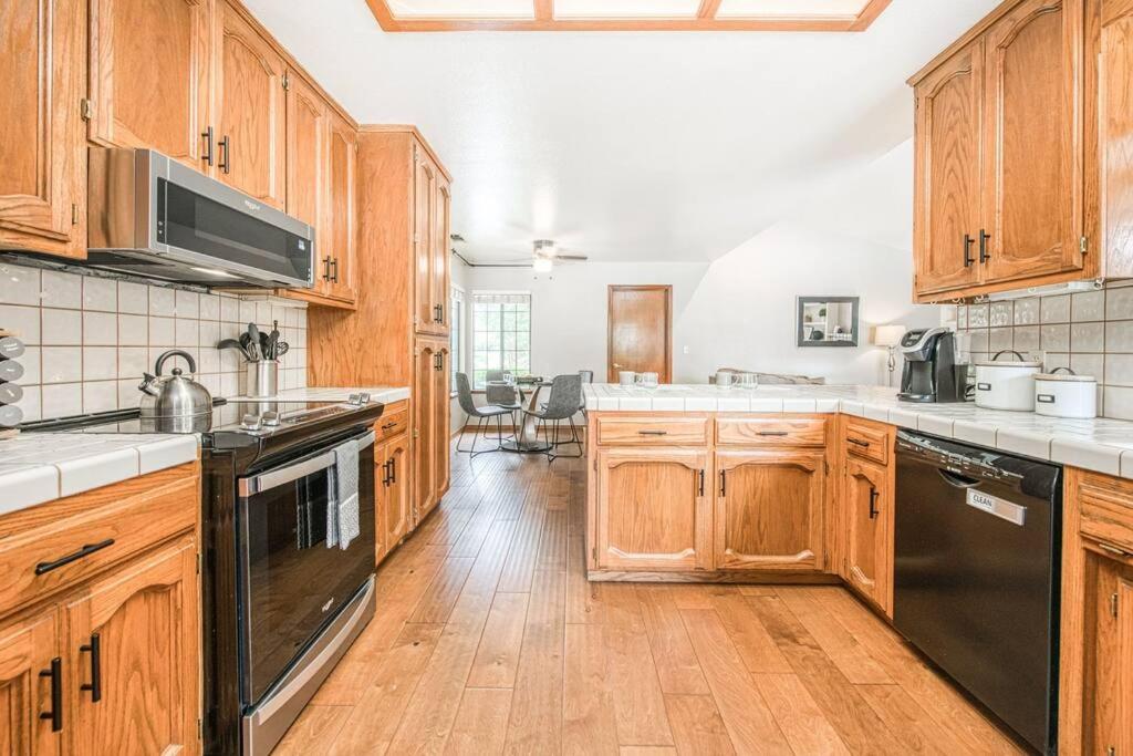 Stylish 3Br/2Ba Retreat W/ Pool! Dream Getaway Villa Fresno Eksteriør billede