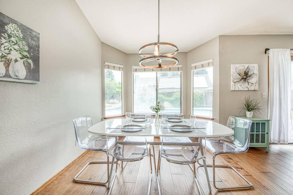 Stylish 3Br/2Ba Retreat W/ Pool! Dream Getaway Villa Fresno Eksteriør billede